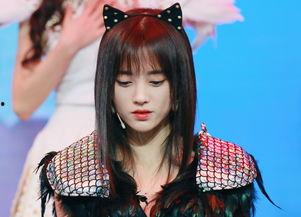 鞠婧祎自拍吃瓜,甜蜜瞬间曝光！”