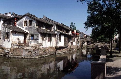 周庄镇吃瓜,夏日吃瓜，品味江南水乡清凉时光