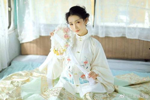 兰若庭汉服吃瓜,穿越时空的吃瓜盛宴